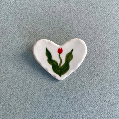 Tulip brooche: White heart tulip